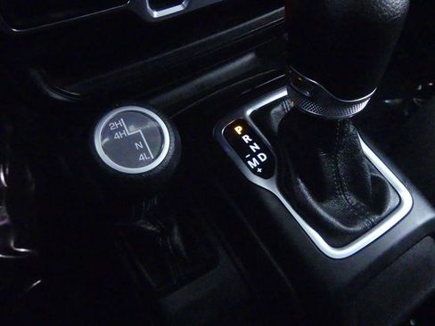 Used 2025 Jeep Wrangler Unlimited Sahara AWD/4WD image 16