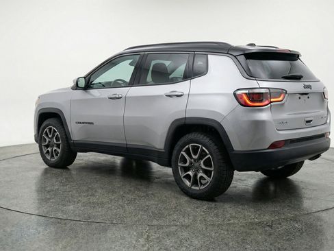 Used 2025 Jeep Compass Trailhawk AWD/4WD image 6