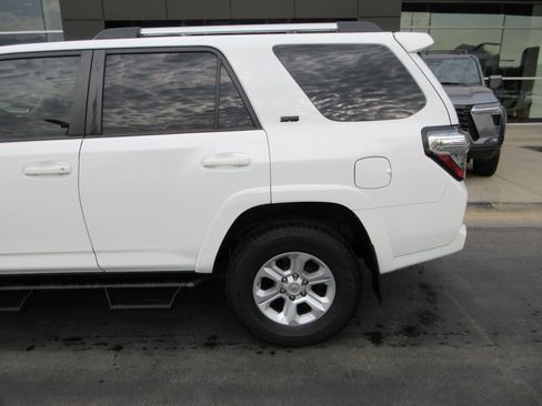 Used 2021 Toyota 4Runner SR5 Premium w/ Moonroof Package RWD image 4
