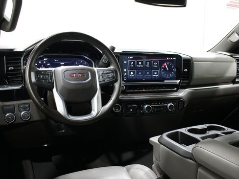 Used 2025 GMC Sierra 1500 SLT RWD image 2