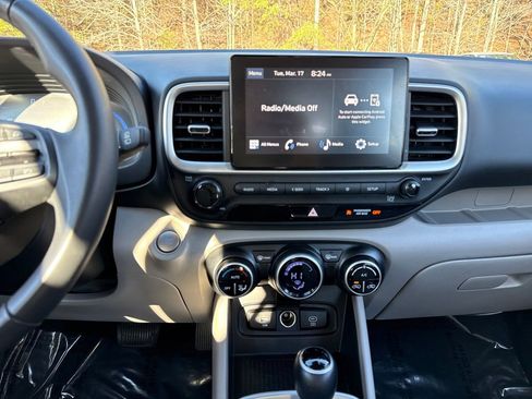 Used 2025 Hyundai Venue SEL image 23