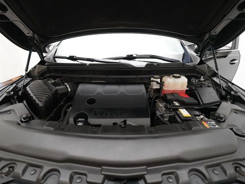 Used 2021 Buick Enclave Essence w/ Sound and Sites Package AWD/4WD image 3