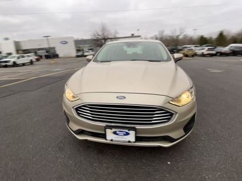 Certified 2019 Ford Fusion SE image 3
