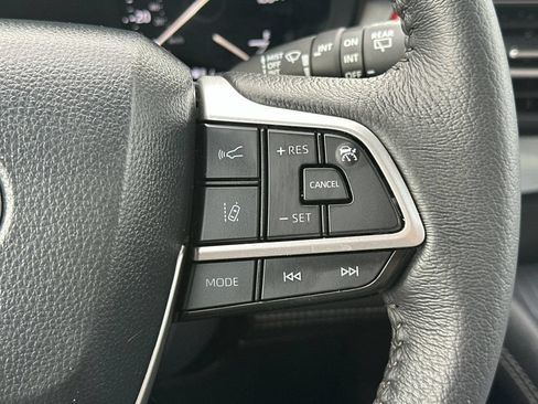 Certified 2026 Toyota Sienna XLE FWD image 27
