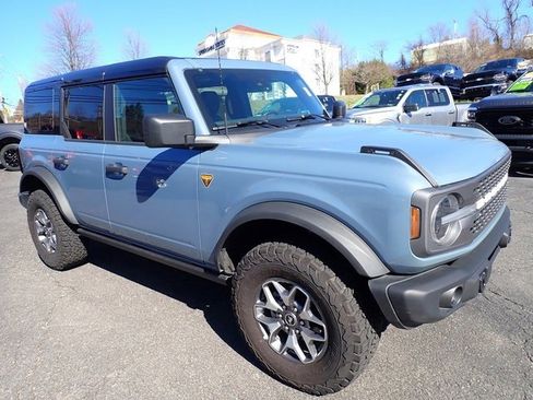 Used 2025 Ford Bronco Badlands image 3