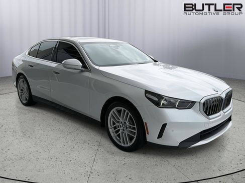 Certified 2024 BMW 530i RWD image 8