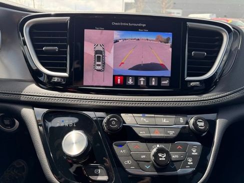 New 2026 Chrysler Pacifica Select FWD image 29