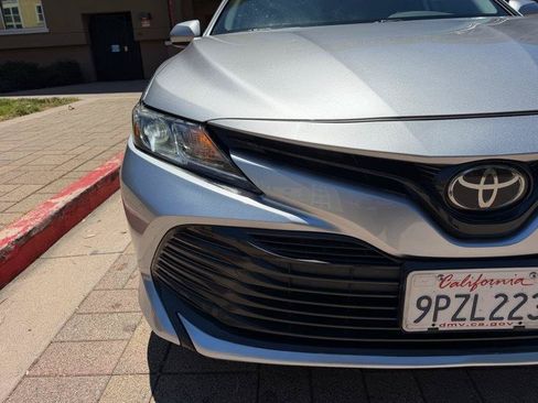 Used 2019 Toyota Camry LE w/ Carpet Mat Package FWD image 15