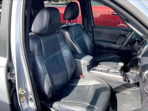 Used 2020 Toyota Tacoma TRD Sport image 7