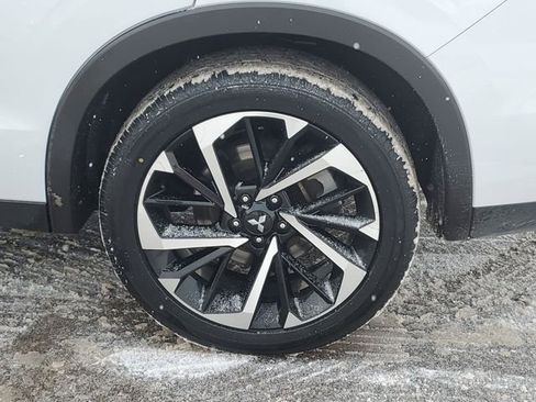 Used 2024 Mitsubishi Outlander SE image 34