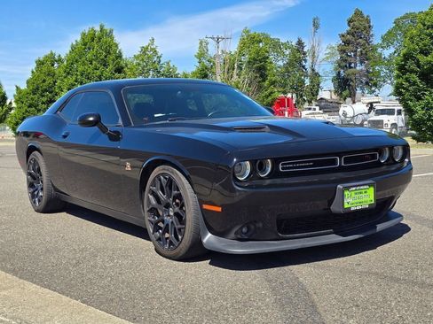 Used 2015 Dodge Challenger R/T Scat Pack w/ Leather Interior Group RWD image 7