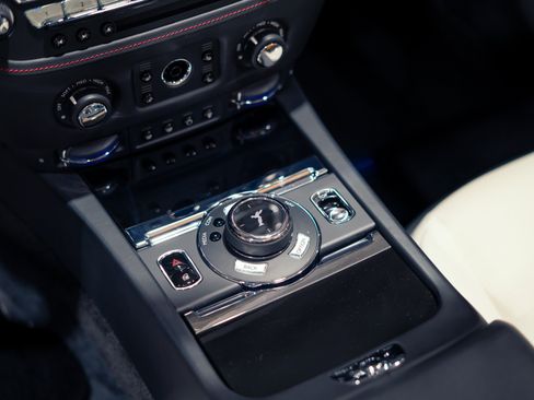 Used 2018 Rolls-Royce Dawn RWD image 7