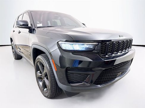 Used 2023 Jeep Grand Cherokee Altitude AWD/4WD image 37