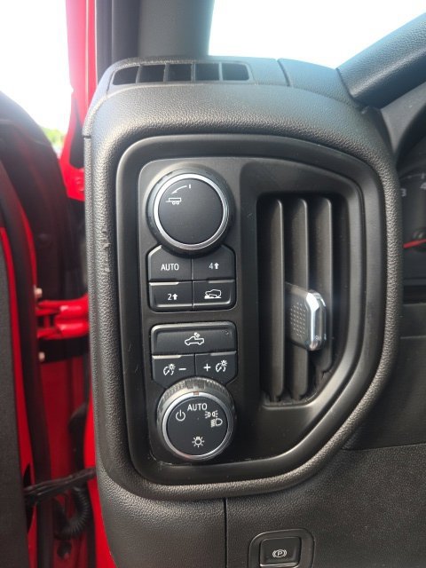 Used 2020 Chevrolet Silverado 1500 Custom w/ Custom Value Package AWD/4WD image 12