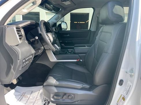 Used 2024 Toyota Tundra Limited AWD/4WD image 19