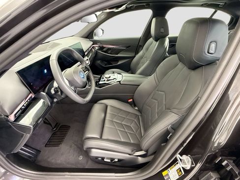 Used 2026 BMW i5 eDrive40 w/ Premium Package RWD image 18