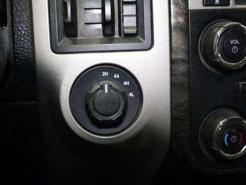 Used 2016 Ford Expedition Limited image 22