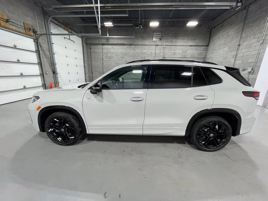 New 2026 Volkswagen Tiguan SE R-Line AWD/4WD image 2