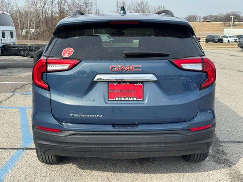 Used 2024 GMC Terrain SLE w/ Driver Convenience Package image 7