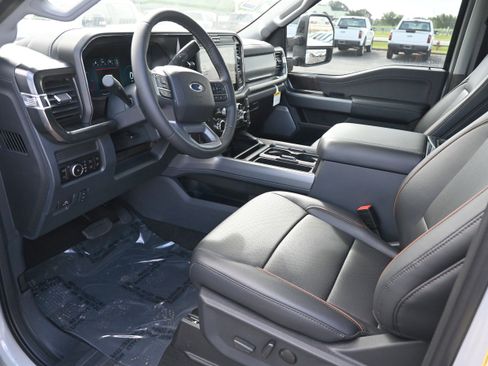 New 2026 Ford F250 Lariat w/ Black Appearance Package AWD/4WD image 17