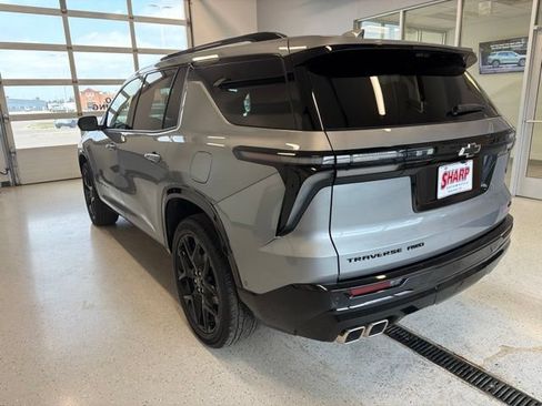 Used 2025 Chevrolet Traverse RS w/ LPO, Floor Liner Package AWD/4WD image 7
