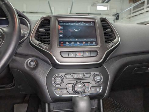 Used 2021 Jeep Cherokee Trailhawk AWD/4WD image 33