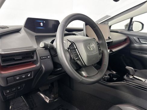 Used 2025 Toyota Prius Plug-In Hybrid image 4