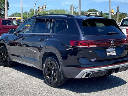 Used 2024 Volkswagen Atlas Peak Edition SEL AWD/4WD image 11