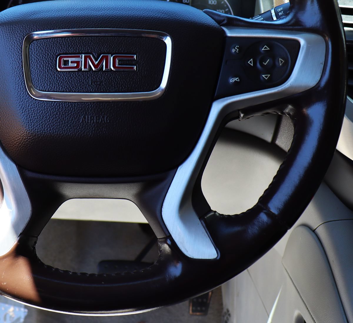 Used 2020 GMC Acadia SLT w/ LPO, Cargo Package FWD image 56