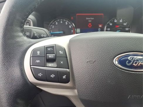 Used 2022 Ford Explorer XLT w/ Equipment Group 202A AWD/4WD image 28