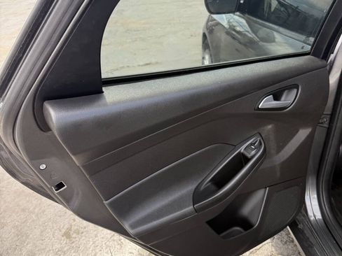Used 2018 Ford Focus SE FWD image 15