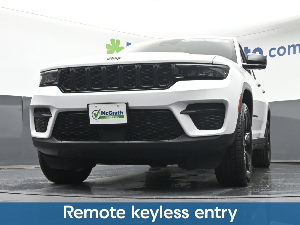 Used 2023 Jeep Grand Cherokee Altitude AWD/4WD image 8