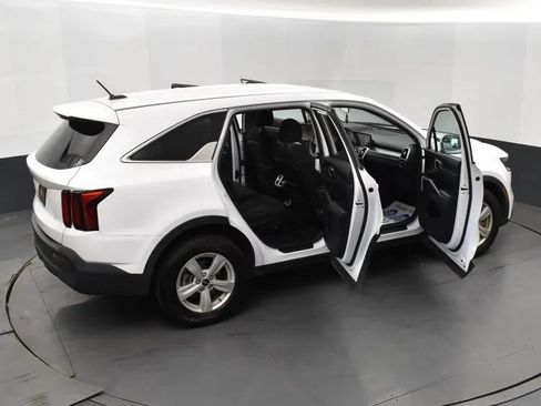 Used 2023 Kia Sorento LX FWD image 6