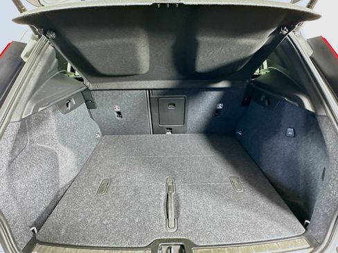 Used 2025 Volvo XC40 B5 Plus image 29