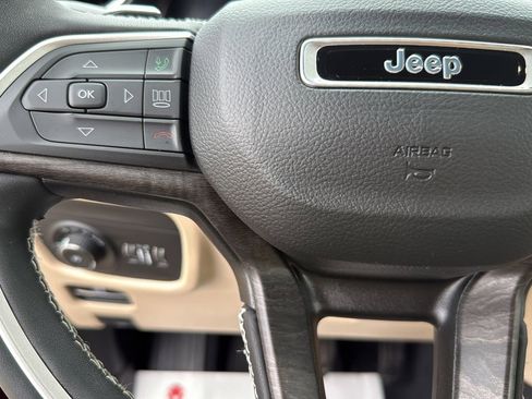 Used 2023 Jeep Grand Cherokee Limited RWD image 16