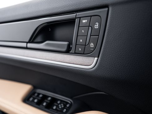 Certified 2026 Porsche Cayenne image 19