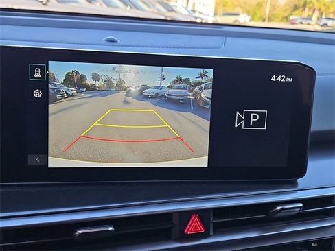 Certified 2025 Kia Sorento LX image 25