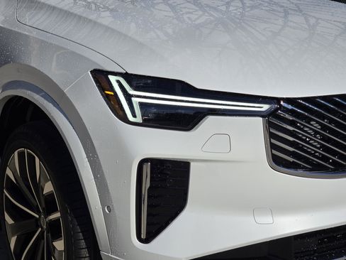 New 2026 Volvo XC90 B5 Plus image 10