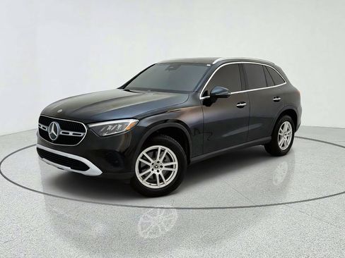 Used 2023 Mercedes-Benz GLC 300 4MATIC image 1