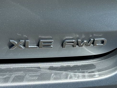 Used 2023 Toyota Highlander XLE image 33