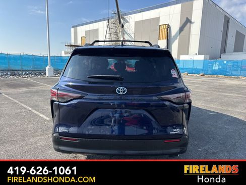 Used 2024 Toyota Sienna XLE image 4