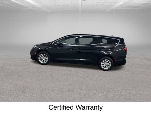 Used 2025 Chrysler Pacifica Select FWD image 9