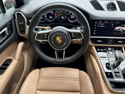 Certified 2023 Porsche Cayenne AWD/4WD image 16