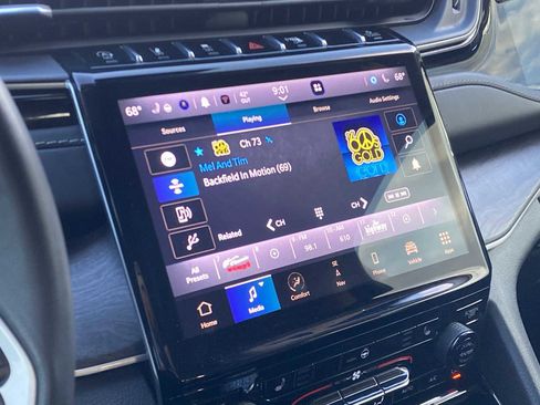 Used 2022 Jeep Grand Cherokee L Limited w/ Black Appearance Package image 28