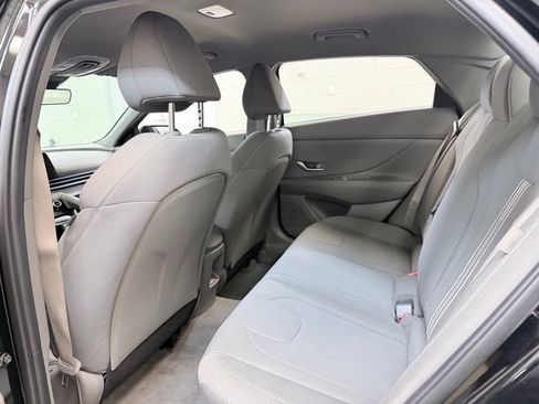 Used 2024 Hyundai Elantra SEL FWD image 19