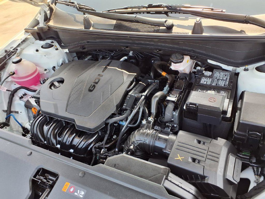Certified 2025 Kia Sportage EX FWD image 9
