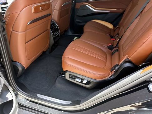 Used 2025 BMW X7 xDrive40i AWD/4WD image 14