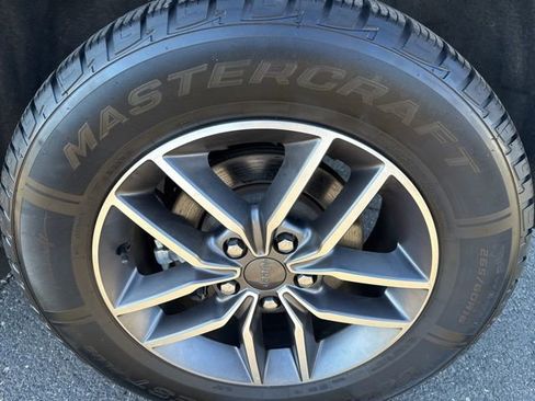 Certified 2022 Jeep Grand Cherokee Limited image 10