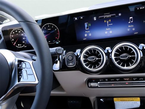 New 2026 Mercedes-Benz GLA 250 4MATIC image 30