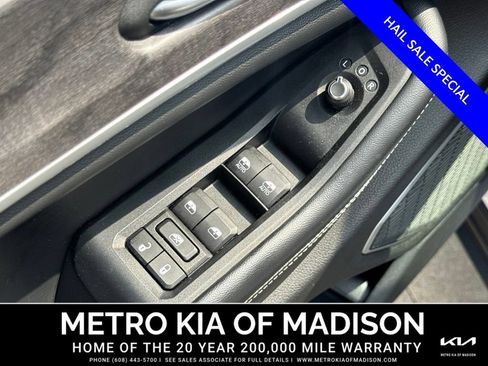 Used 2022 Jeep Grand Cherokee L Limited w/ Black Appearance Package AWD/4WD image 11